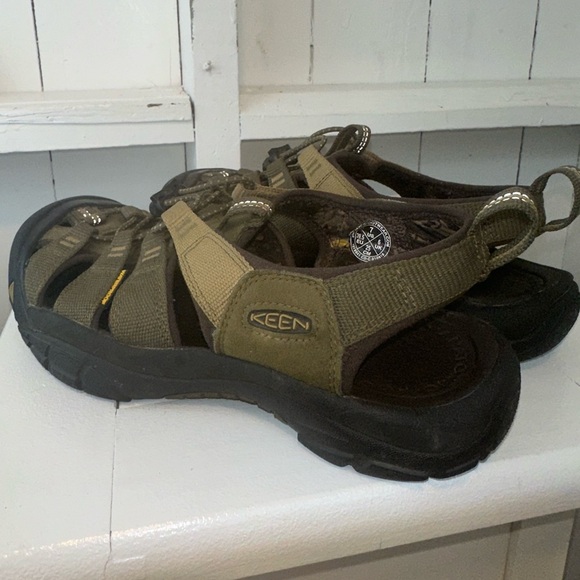 Keen Newport H2 Sandals - Army Green & Black -Size 7 Waterproof Hiking - Picture 4 of 13